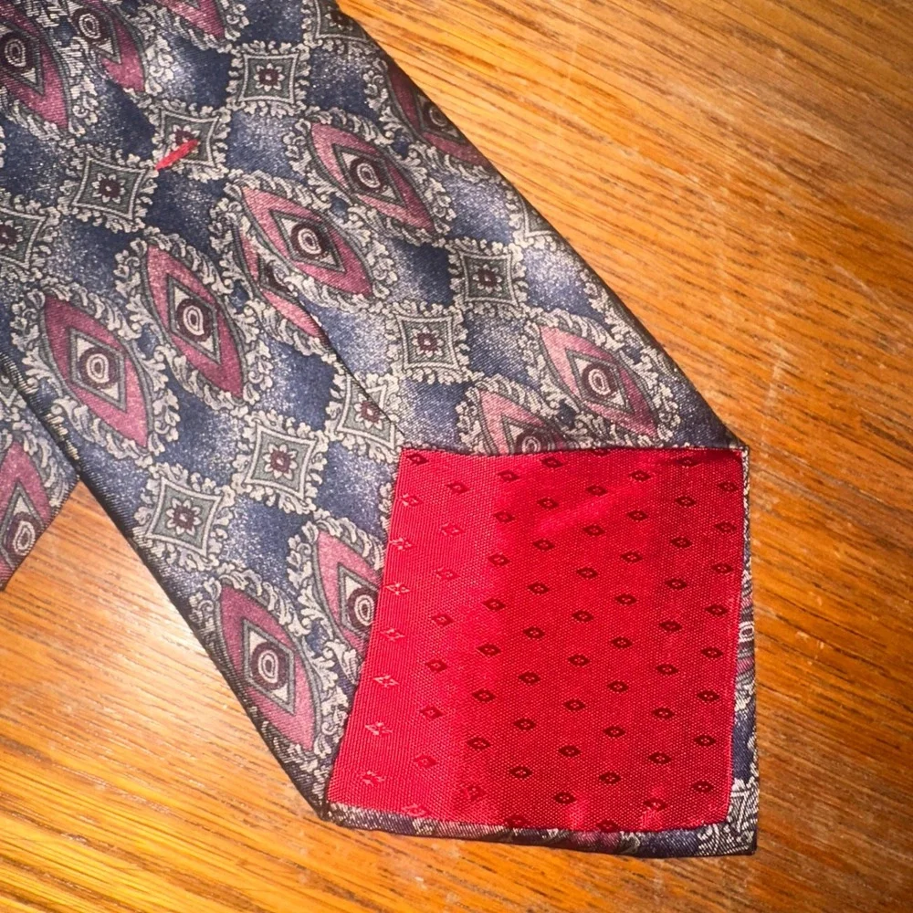 Henry Grethel Mens Silk Tie Navy Blue Burgundy Geometric Medallion Italian Silk